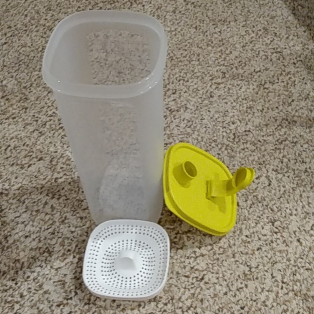 Tupperware Yellow and White Food Storage Container - Picture 7 of 9